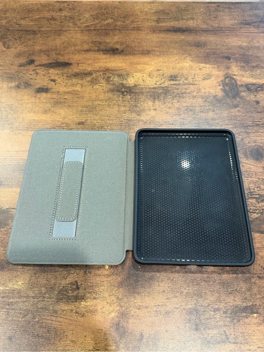 PAGE THE SHOP Kindle Paperwhite 12th Gen Case - I Read A Lot